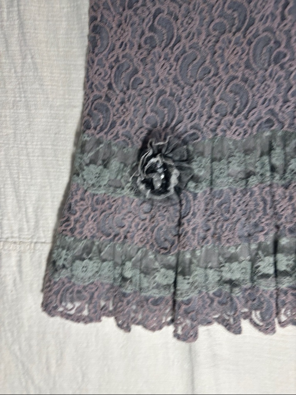 Daytrip Dusty Rose and Sage Lace Sleeveless Dress - Picture 3 of 5
